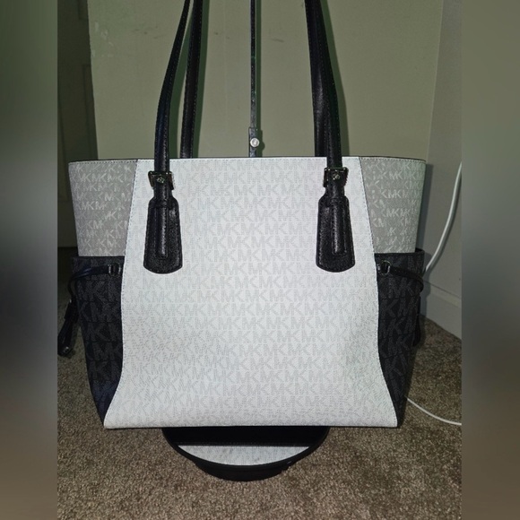 Michael Kors Monochrome Women's Tote, NWT - Picture 4 of 15